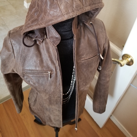 Leather jacket - Picture 2 of 7
